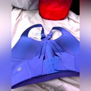 Lululemon air support sports bra size 32DD NWT!
